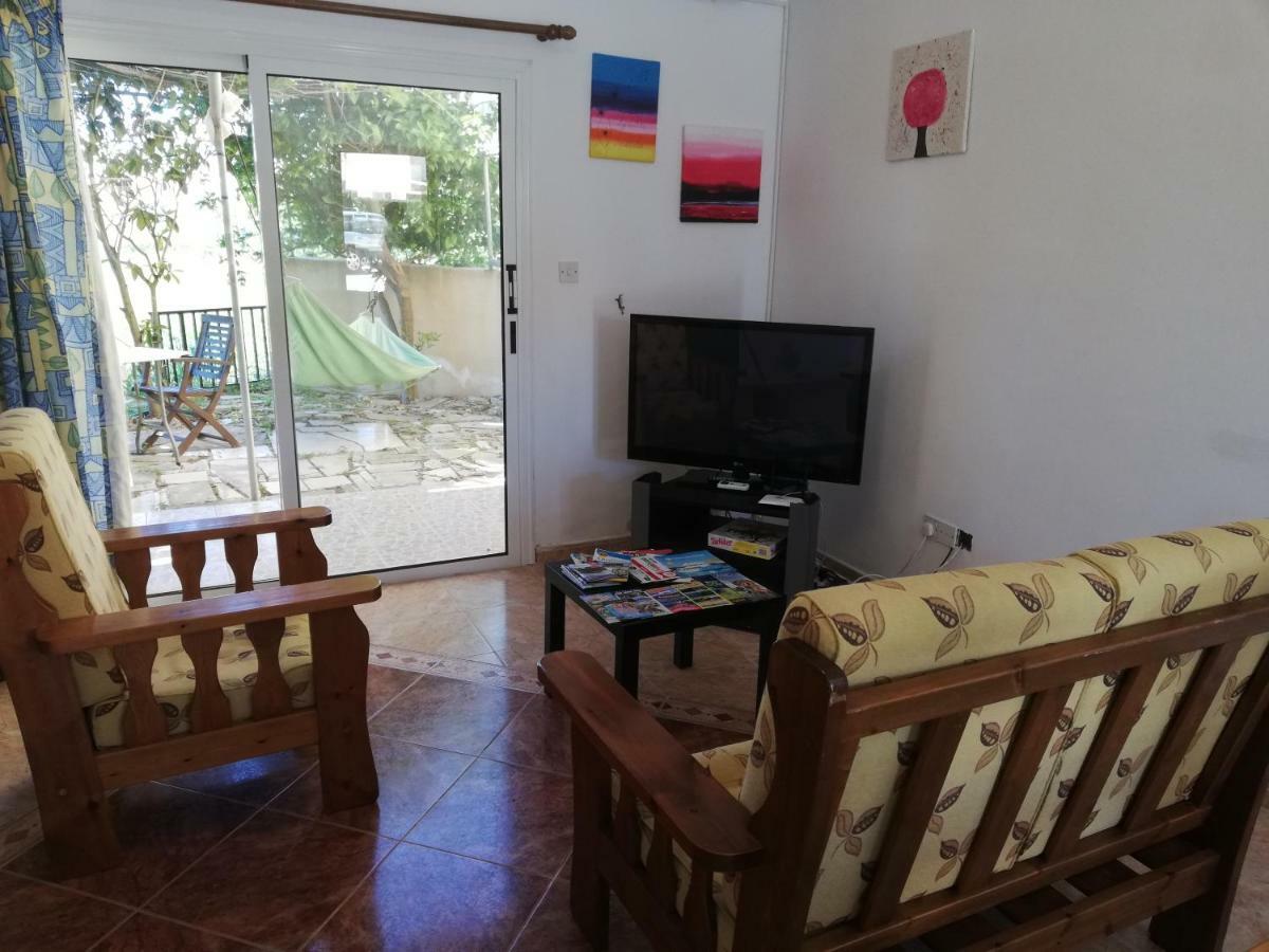 Chriselina Gottage Apartment Paphos Luaran gambar